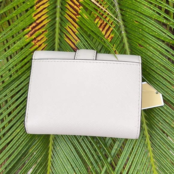 MICHAEL KORS CARMEN MEDIUM LOGO AND FAUX LEATHER WALLET LIGHT SAND - Picture 9 of 9